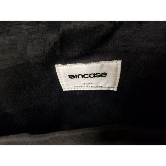 Incase City Duffel Laptop Bag With Adjustable Strap & Multiple Pockets, Gray - Picture 2 of 15